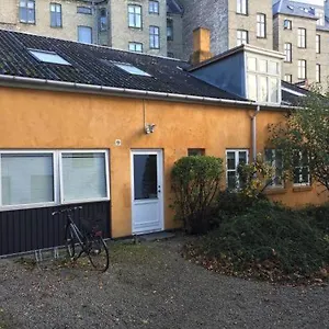 In Quiet Yellow Courtyard Gasthuis